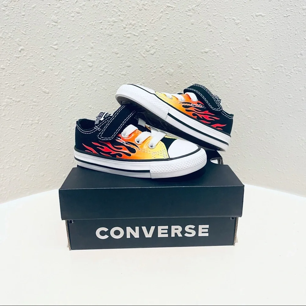 Converse All Star Infant Flames Sneakers Size 5,6 NIB